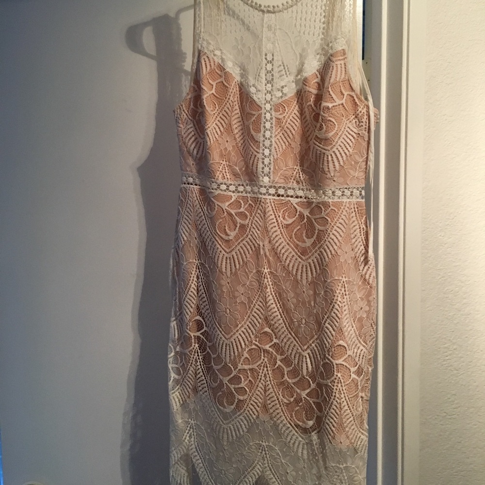 Gorgeous lace dress.